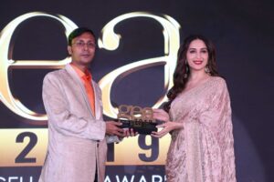 Sree-Sajal-Award-Madhury-Dixit.jpg  