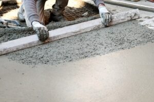 worker-flattening-concrete-floor_126745-654.jpg  